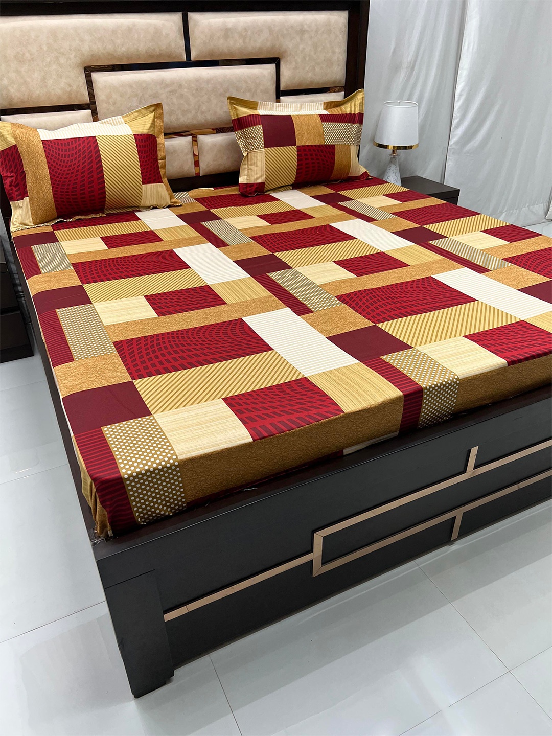 

Pure Decor Velar Sib Brown & Red Cotton 300 TC King Bedsheet With 2 Pillow Covers