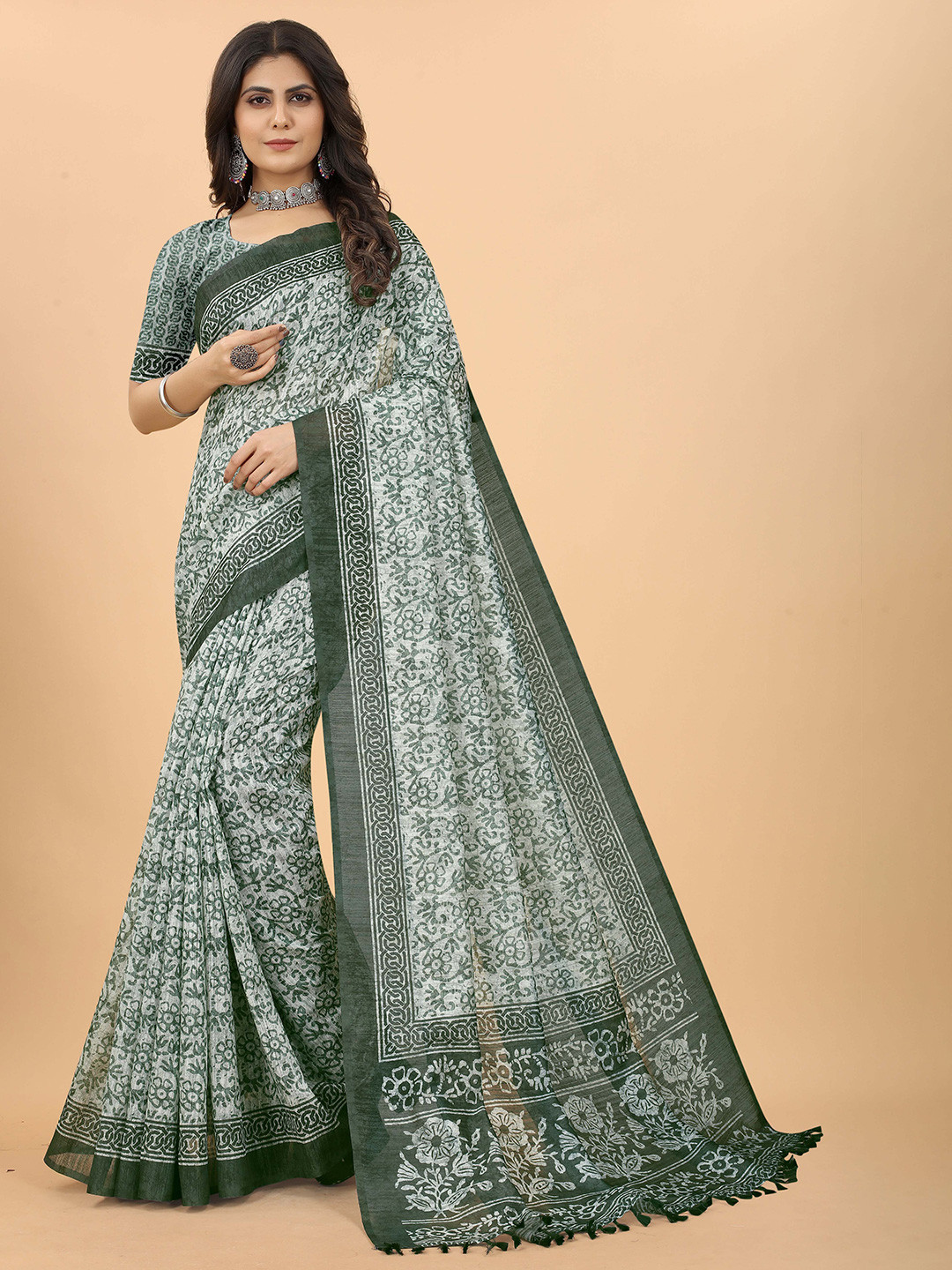 

BAESD Floral Printed Linen Blend Saree, Green