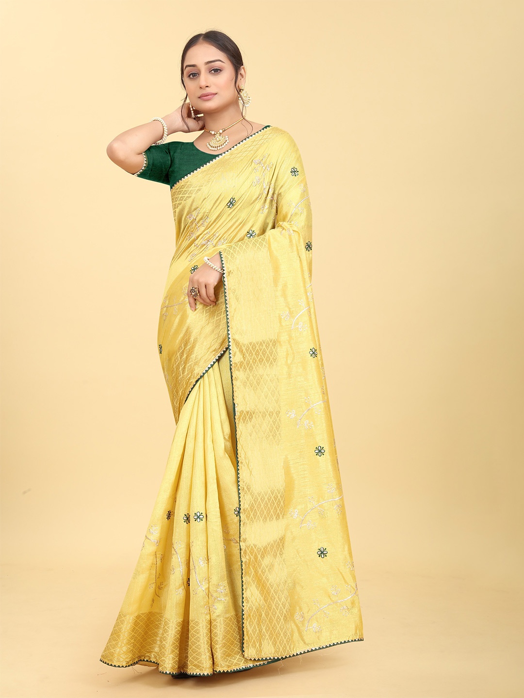 

BAESD Floral Embroidered Saree, Yellow