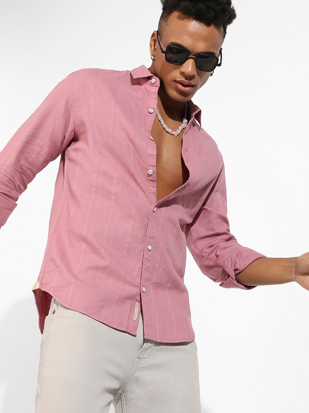 

Campus Sutra Classic Textured Casual Shirt, Pink