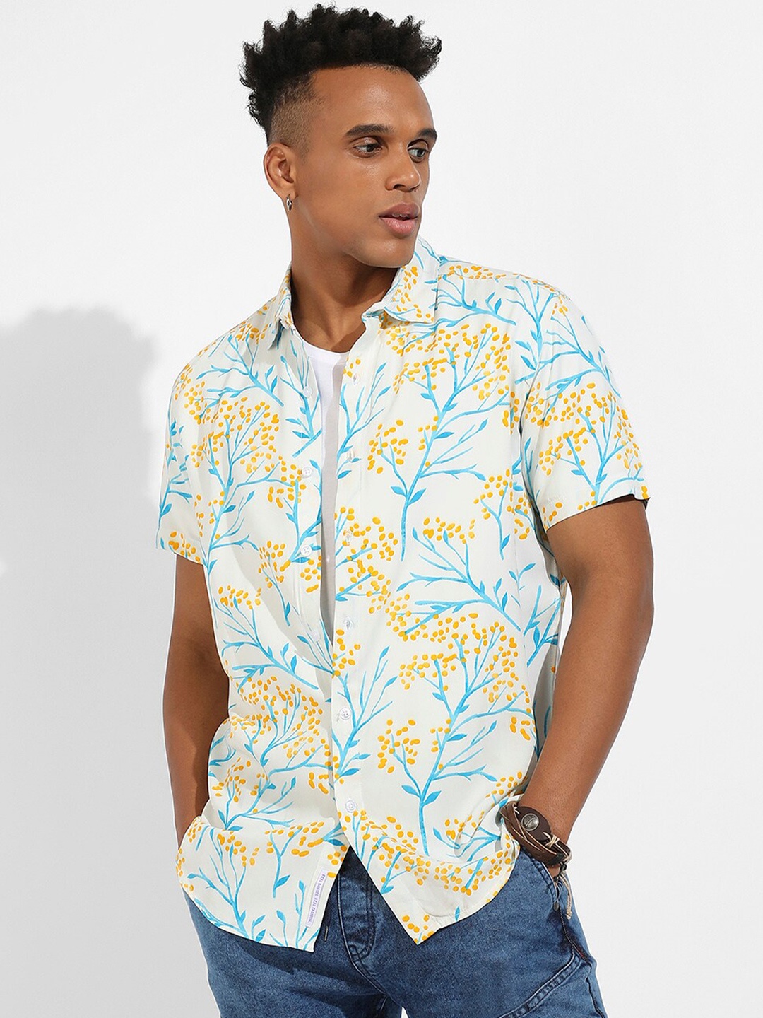 

Campus Sutra White Classic Floral Printed Cotton Casual Shirt