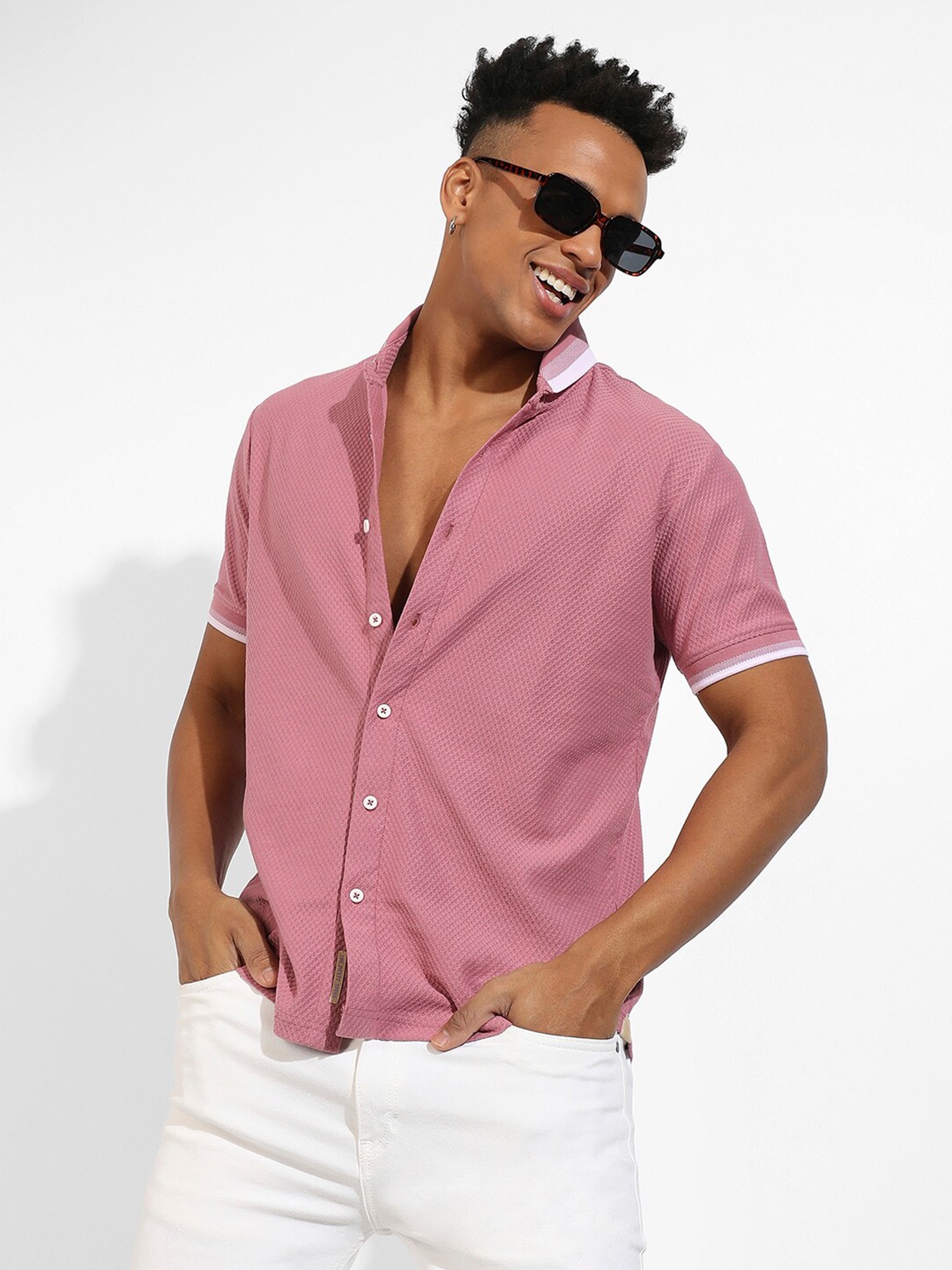 

Campus Sutra Textured Classic Opaque Casual Shirt, Pink