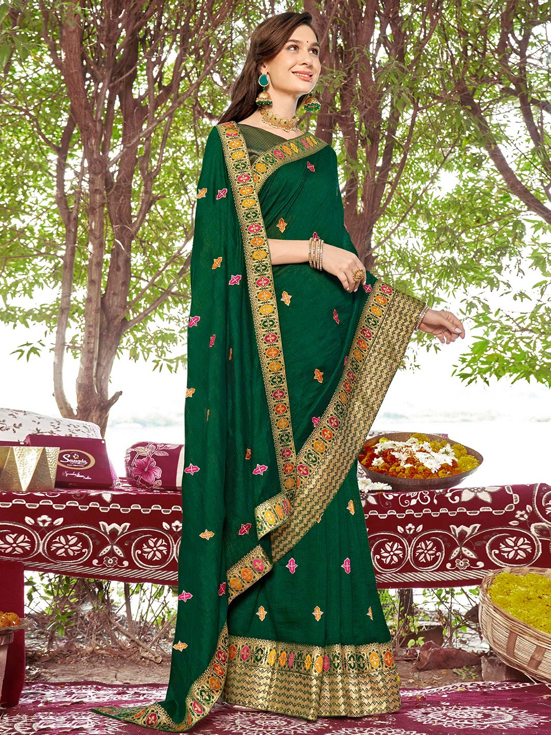 

Mitera Green & Gold-Toned Floral Embroidered Saree