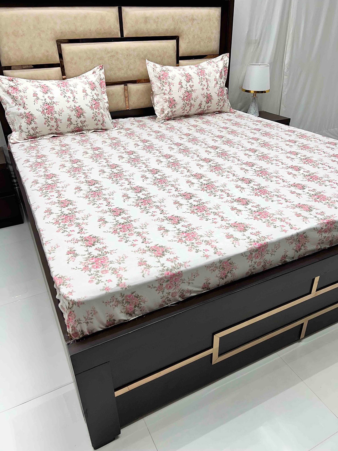 

Pure Decor Villa White & Pink Floral Pure Cotton 300 TC King Bedsheet with 2 Pillow Covers