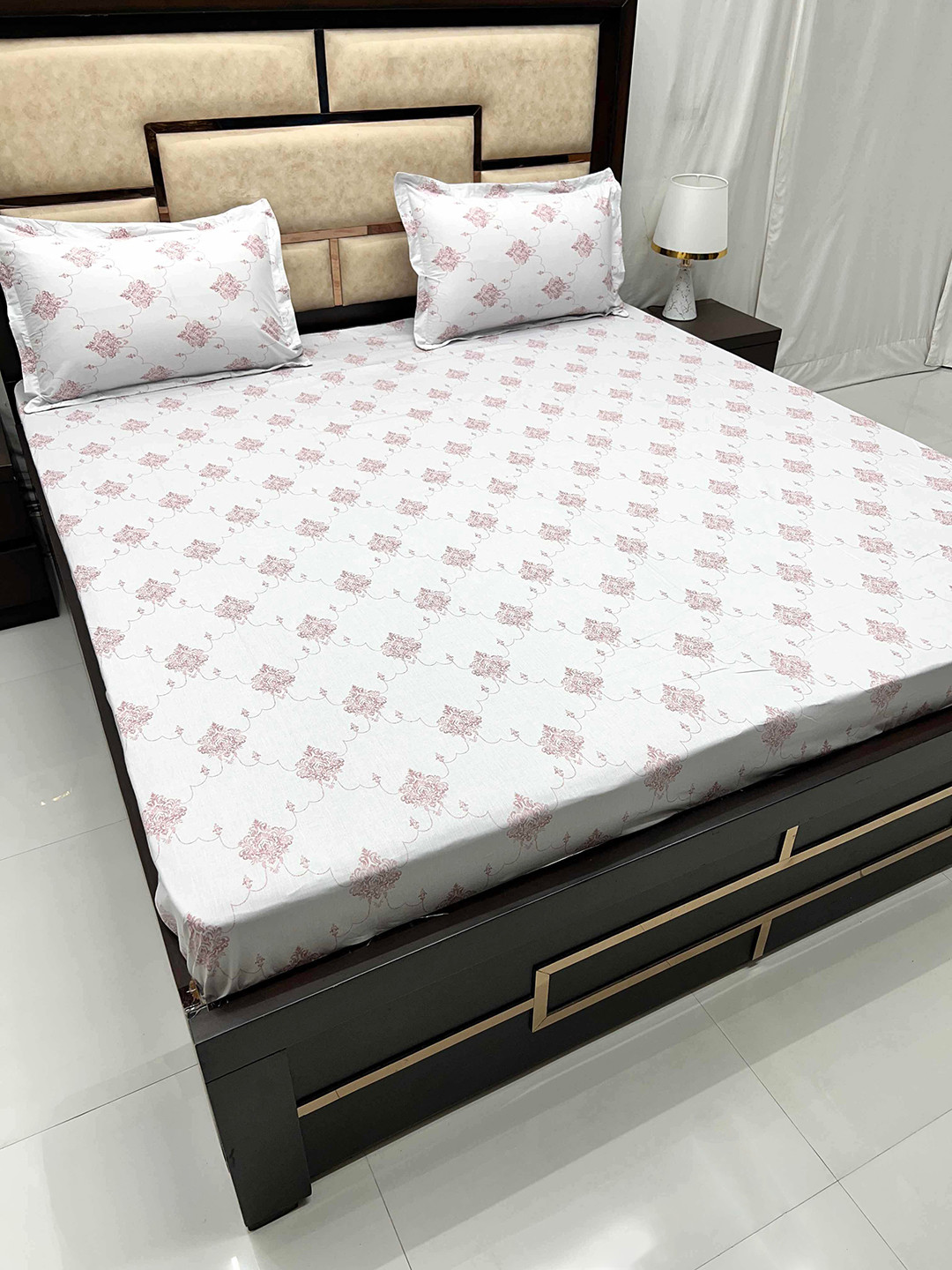 

Pure Decor Villa White & Pink Pure Cotton 300 TC King Bedsheet with 2 Pillow Covers