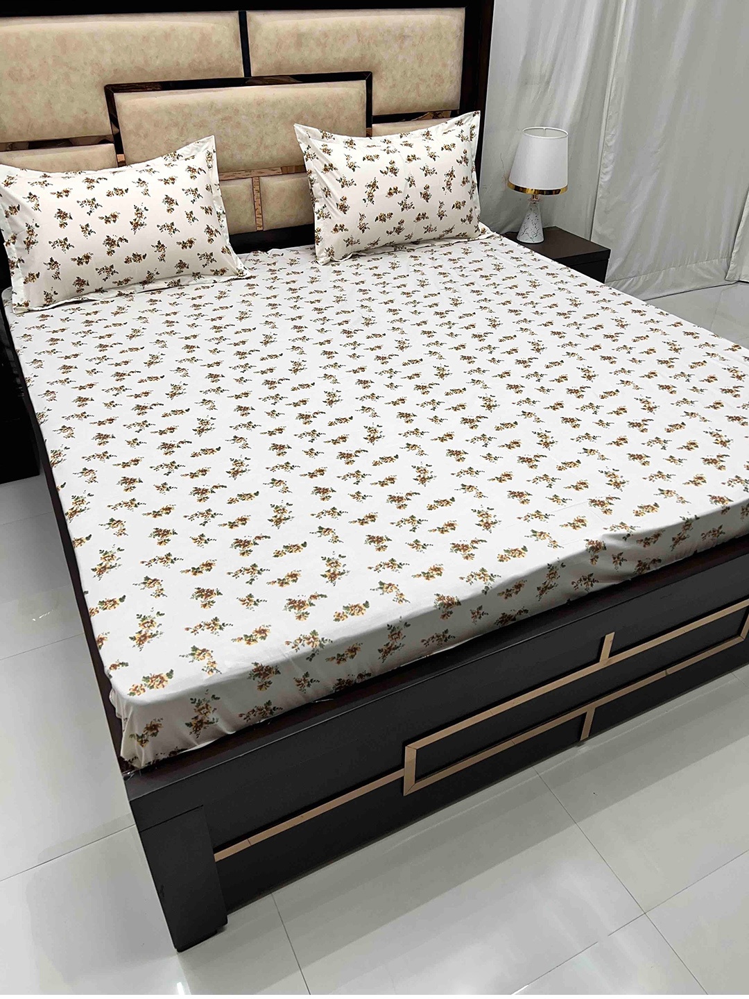 

Pure Decor Villa White & Green Floral Cotton 300 TC King Bedsheet with 2 Pillow Covers