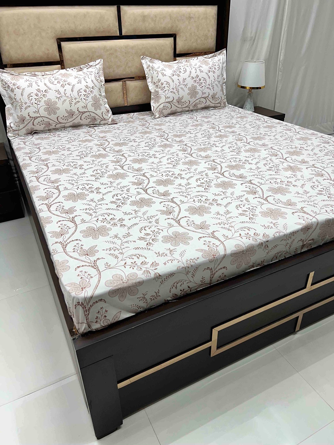 

Pure Decor Villa White & Brown Pure Cotton 300 TC King Bedsheet with 2 Pillow Covers