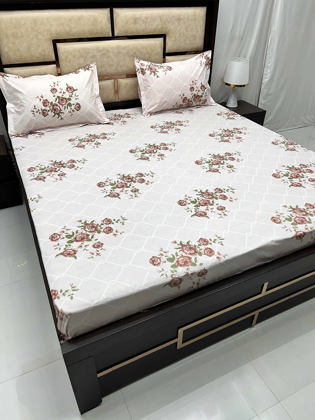 

Pure Decor Villa Cream-Coloured & Brown Cotton 300 TC King Bedsheet with 2 Pillow Covers