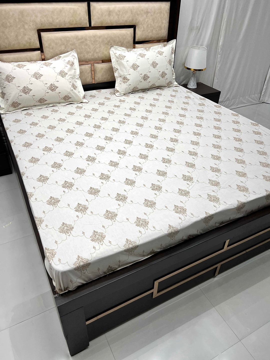 

Pure Decor Villa Brown & Grey Ethnic Cotton 300 TC King Bedsheet With 2 Pillow Covers