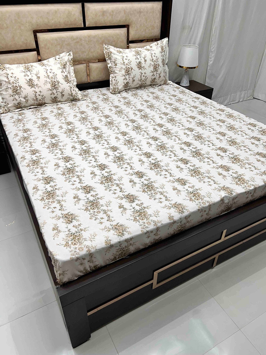 

Pure Decor Villa Brown & White Floral Cotton 300 TC King Bedsheet With 2 Pillow Covers