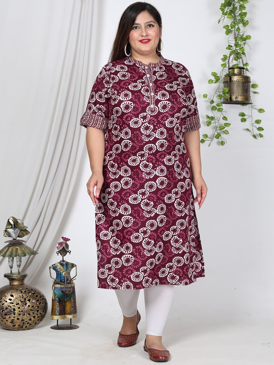 

Swasti Plus Size Floral Printed Roll-Up Sleeves Straight Kurta, Maroon