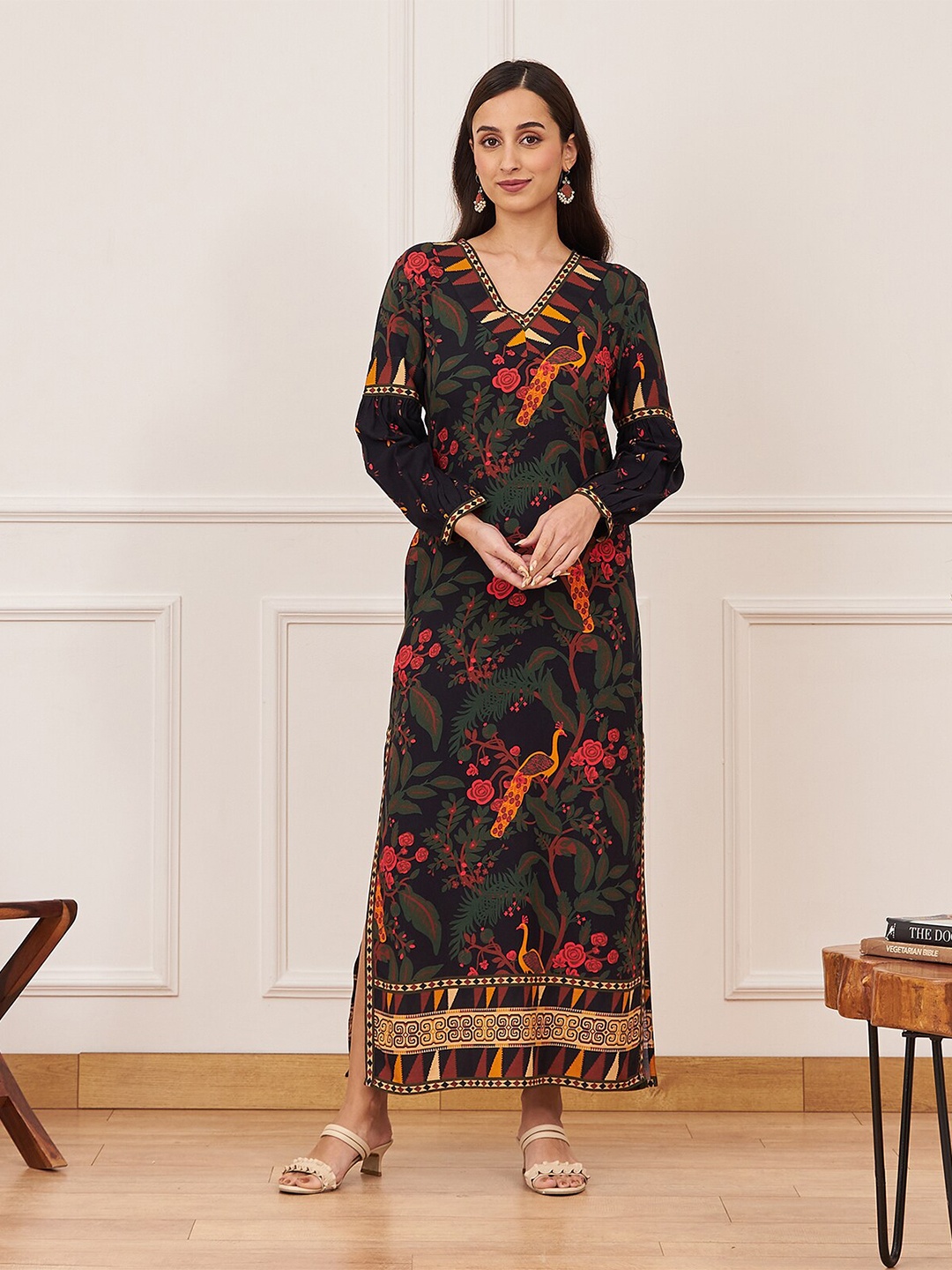 

Rustorange Floral Print V-Neck Cuffed Sleeves Maxi Dress, Black