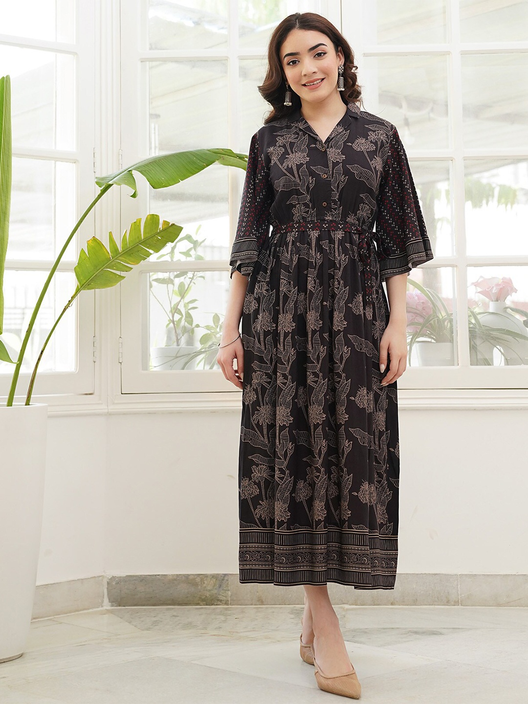 

Rustorange Floral Print Shirt Collar Flared Sleeves Maxi Dress With Belt Detail, Black