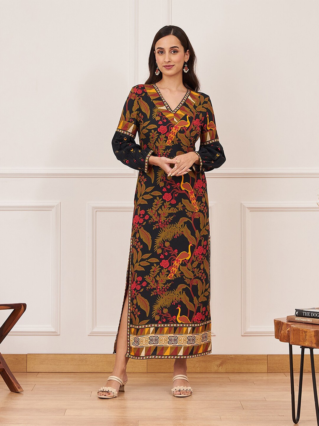 

Rustorange Floral Print V-Neck Cuffed Sleeves Maxi Dress, Black