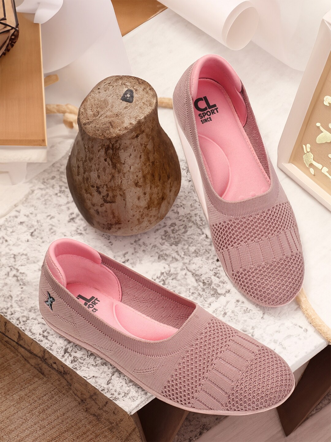 

Carlton London sports Women Textured Slip-On Sneakers, Pink