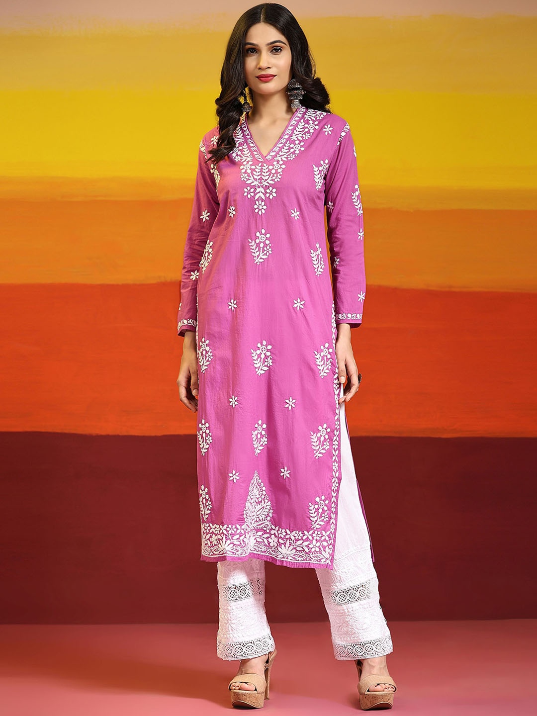 

HOUSE OF KARI V-Neck Ethnic Motifs Embroidered Straght Kurta, Purple
