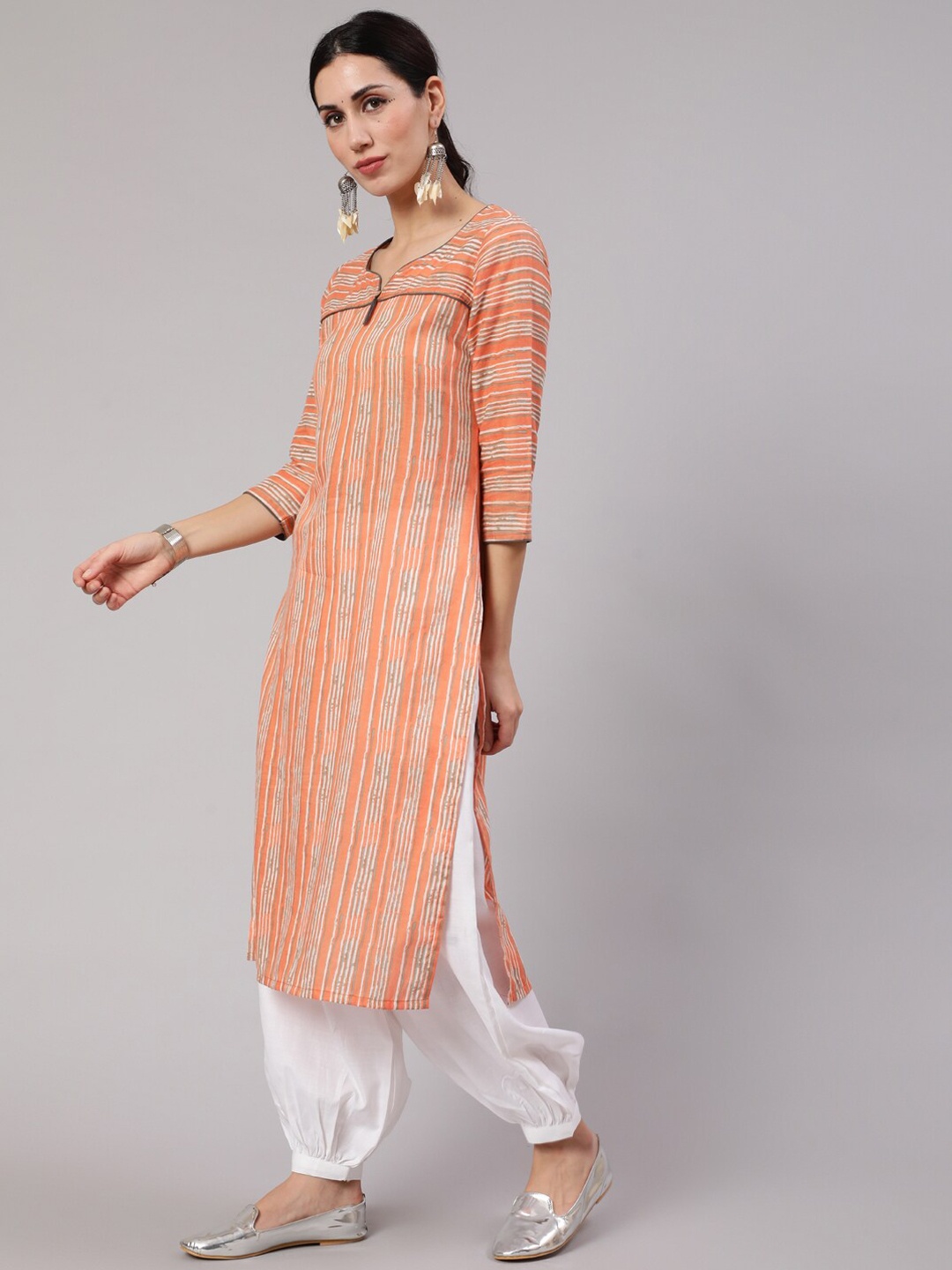

AKS Striped Straight Kurta, Peach