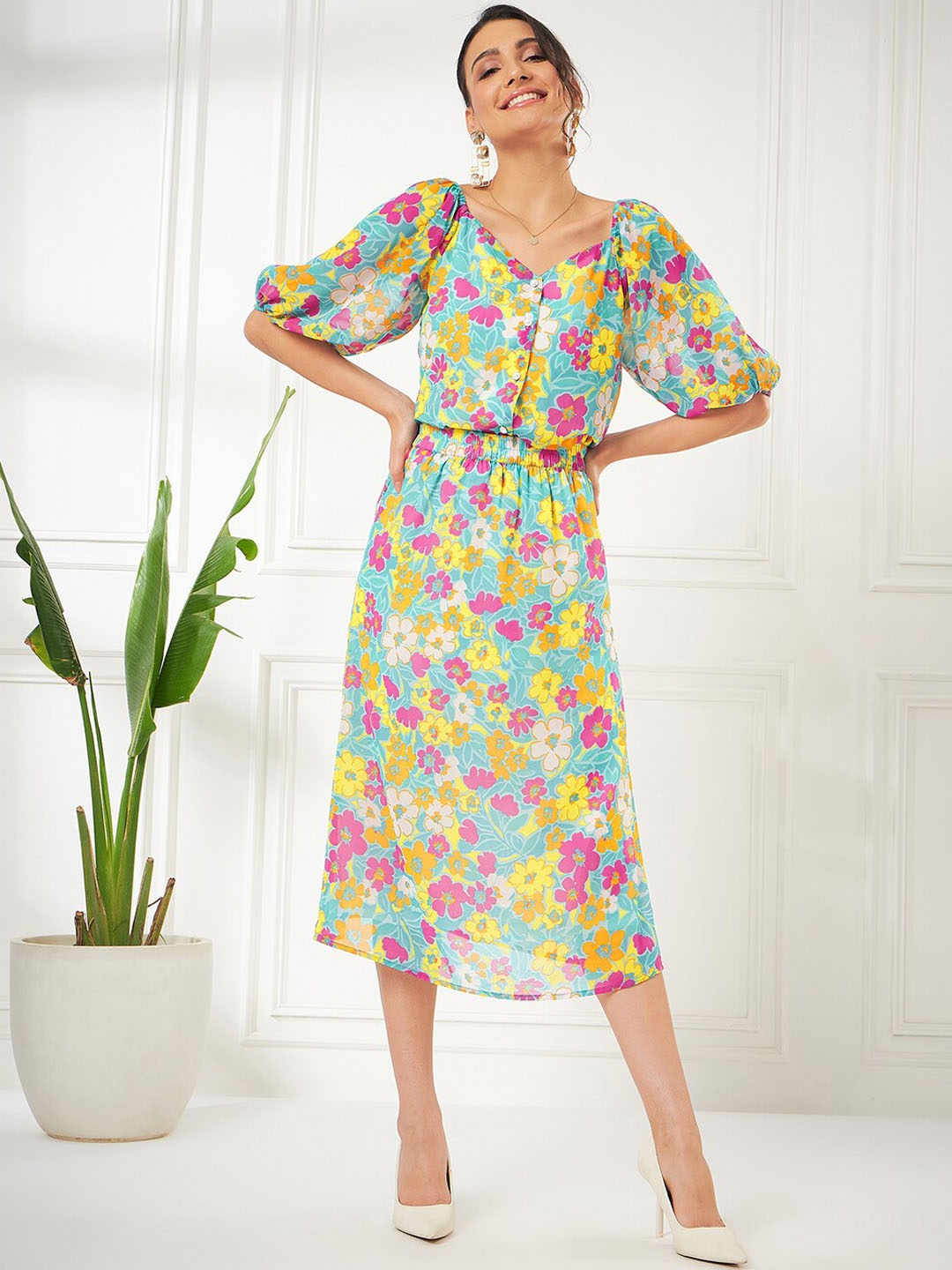 

Kibo Floral Printed Sweetheart Neck Puff Sleeves Top With Skirt Co-Ords, Sea green