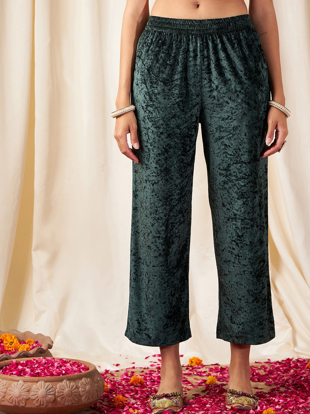 

Shae by SASSAFRAS Women Straight Fit Trousers, Green