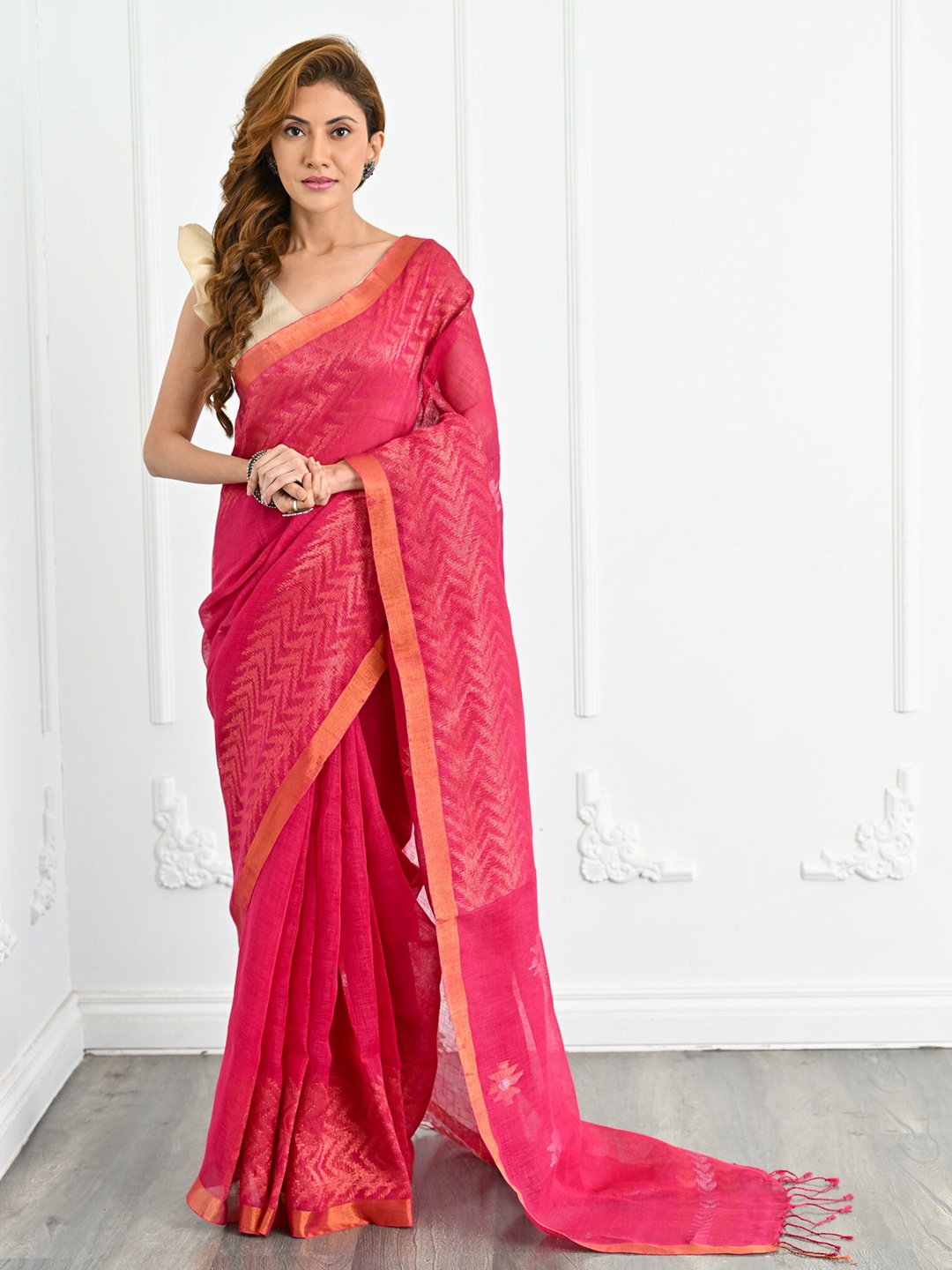 

BEATITUDE Ethnic Motifs Woven Design Zari Pure Linen Saree, Pink