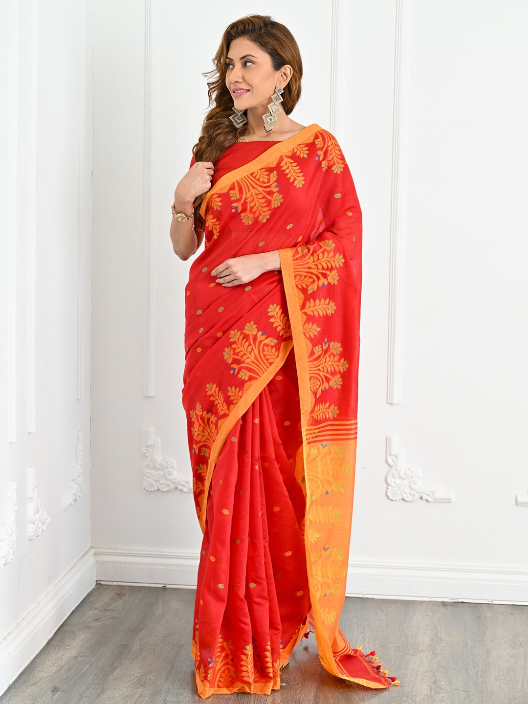 

BEATITUDE Floral Woven Design Silk Cotton Saree, Red
