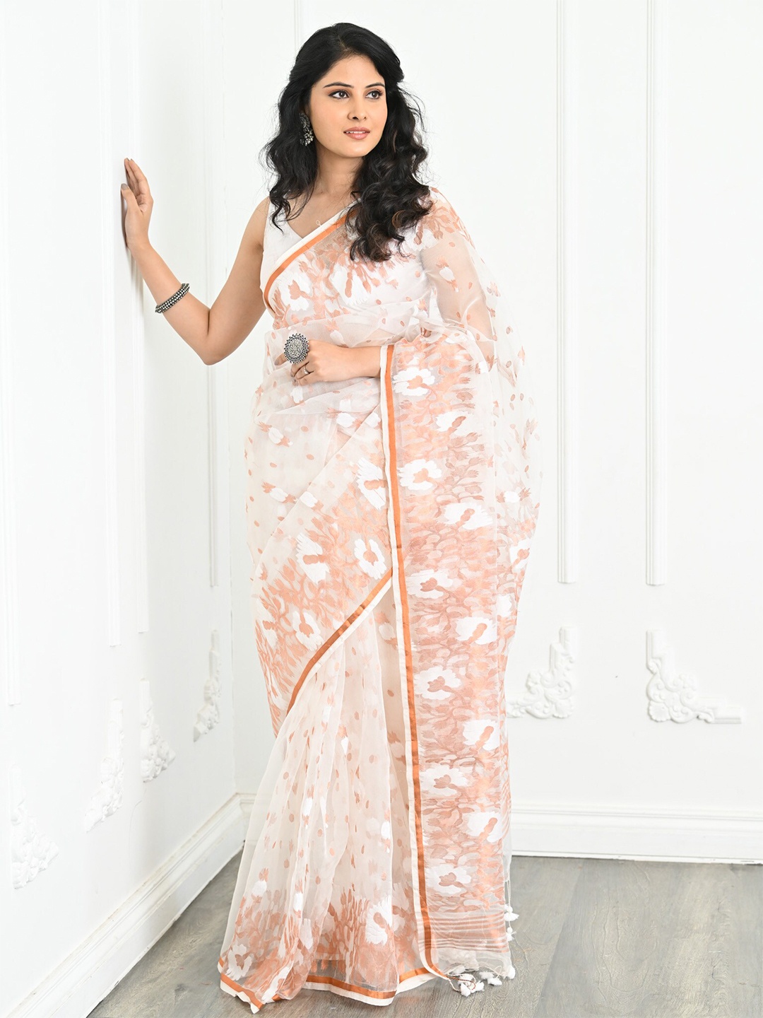 

BEATITUDE Floral Woven Design Pure Silk Saree, White