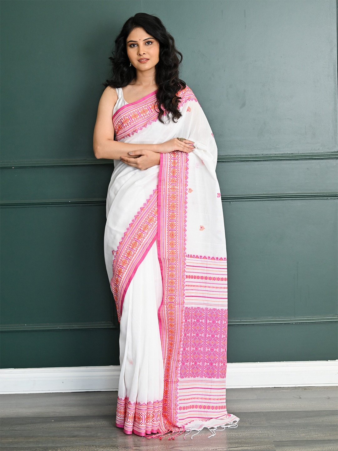 

BEATITUDE Ethnic Motifs Embroidered Saree, White