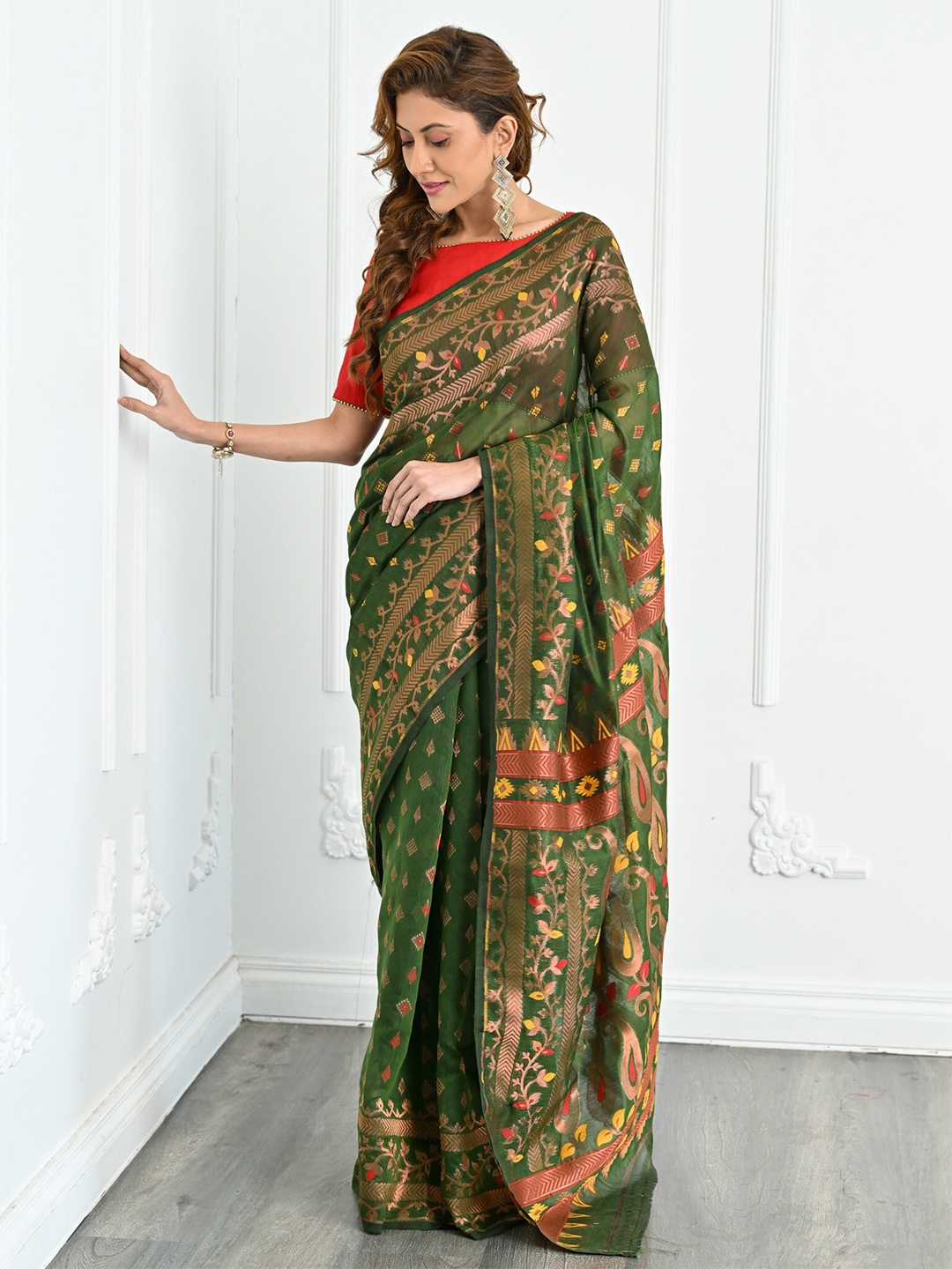 

BEATITUDE Ethnic Motifs Woven Design Zari Jacquard Jamdani Saree, Green