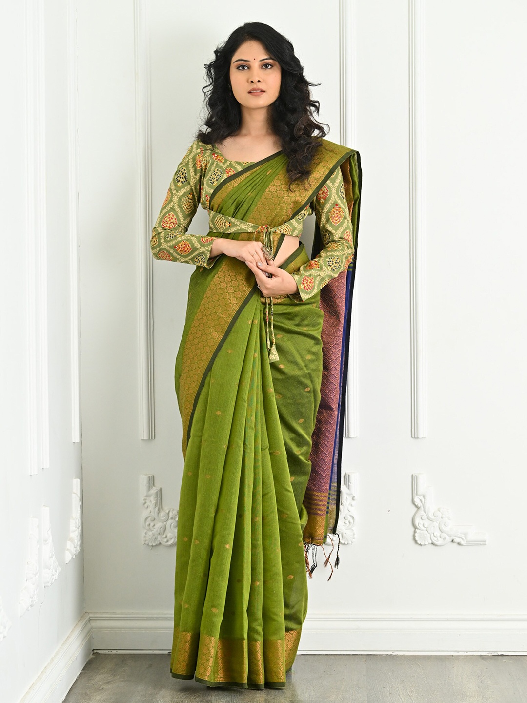 

BEATITUDE Ethnic Motifs Woven Design Zari Silk Cotton Saree, Green
