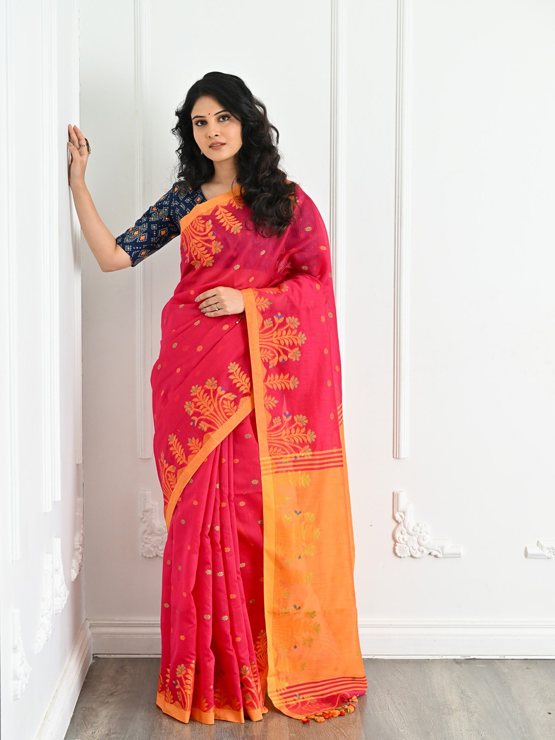 

BEATITUDE Floral Woven Design Zari Silk Cotton Saree, Red
