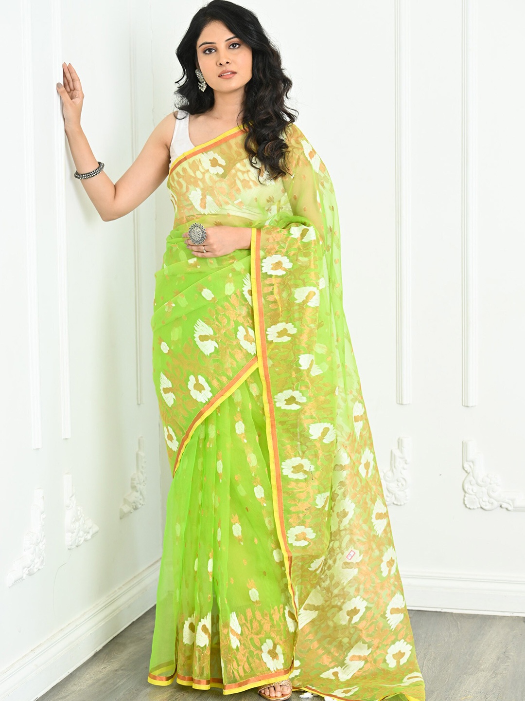 

BEATITUDE Floral Woven Design Zari Pure Silk Saree, Green
