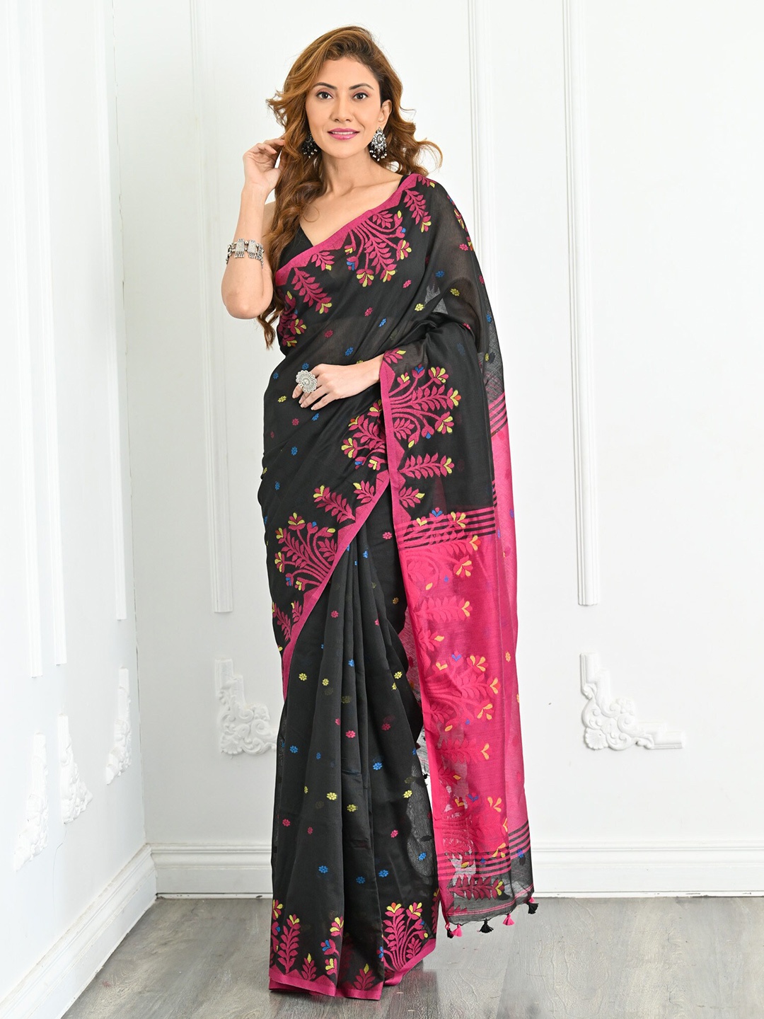 

BEATITUDE Floral Woven Design Silk Cotton Saree, Black