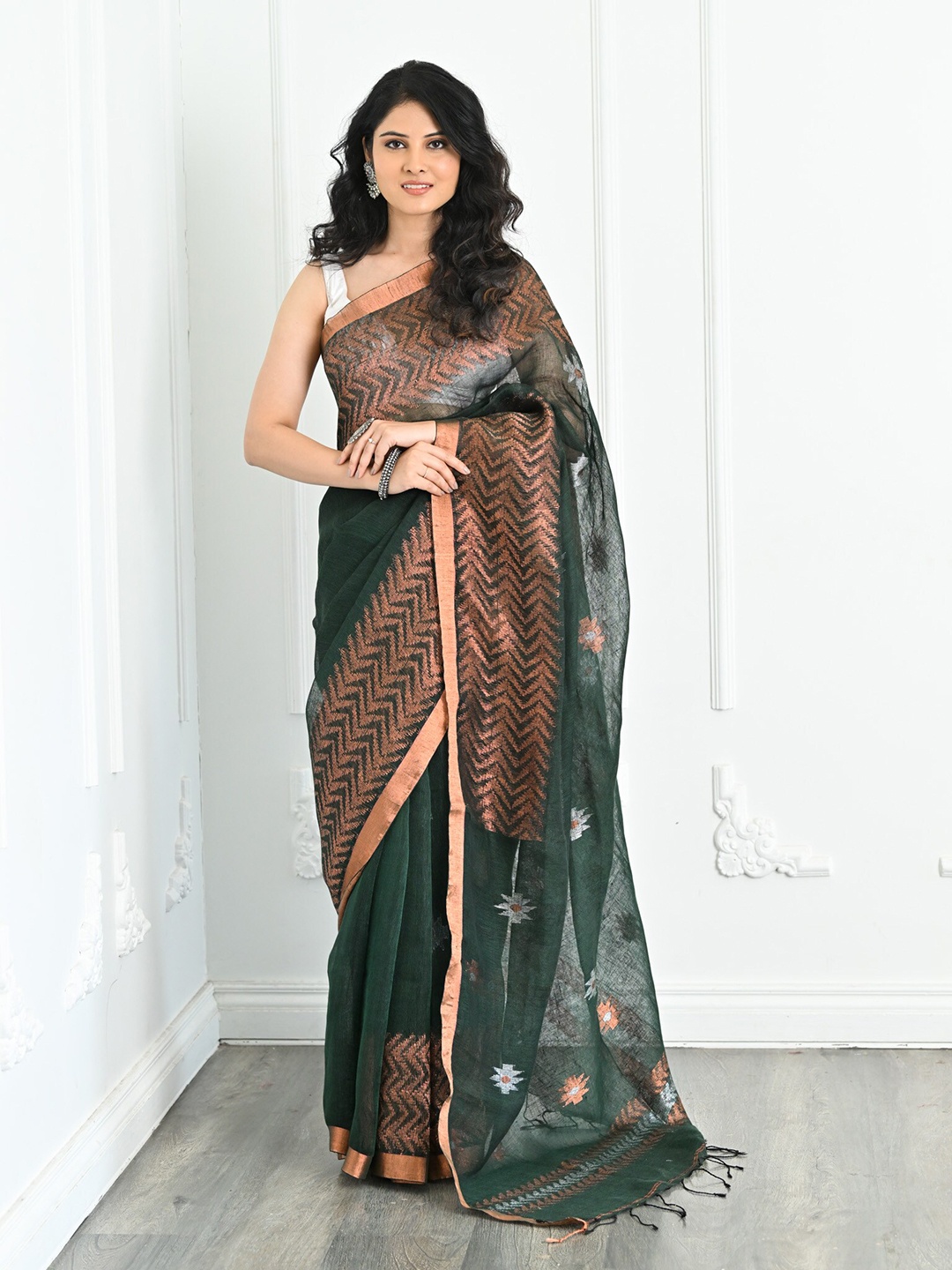 

BEATITUDE Floral Woven Design Zari Pure Linen Saree, Green