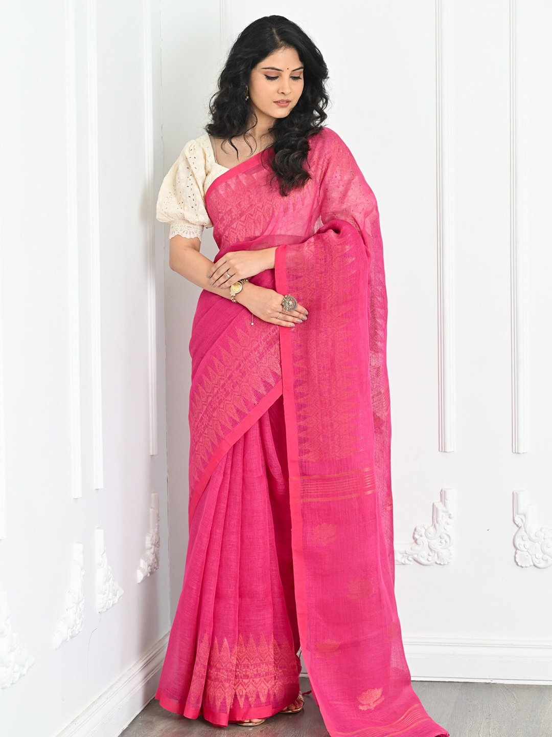 

BEATITUDE Floral Woven Design Zari Pure Linen Saree, Pink
