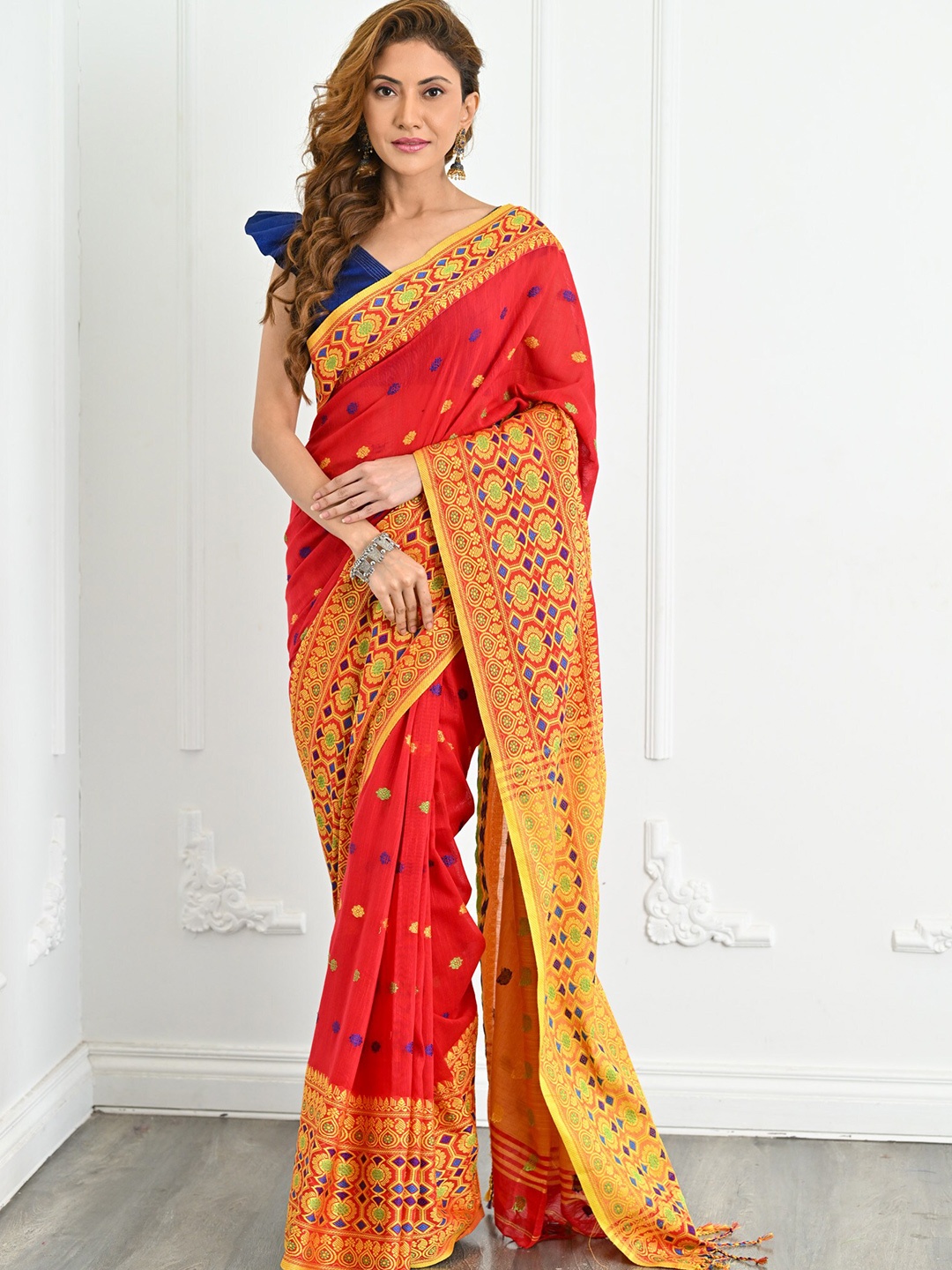 

BEATITUDE Ethnic Motifs Woven Design Pure Cotton Saree, Red