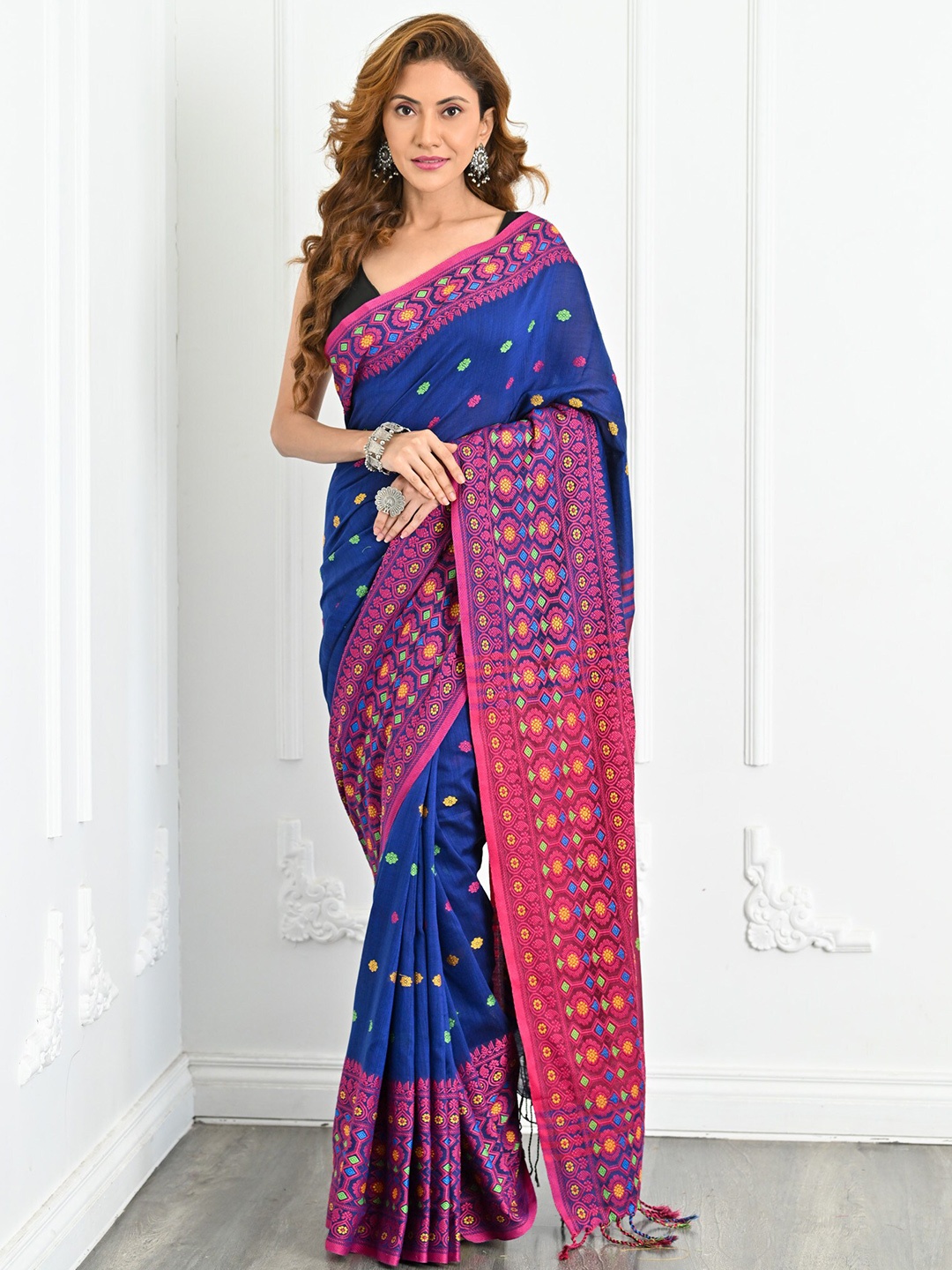 

BEATITUDE Floral Woven Design Saree, Blue