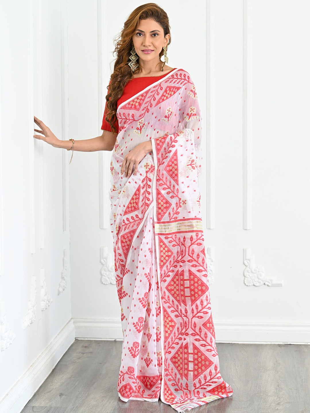 

BEATITUDE Ethnic Motifs Woven Design Zari Jamdani Saree, White