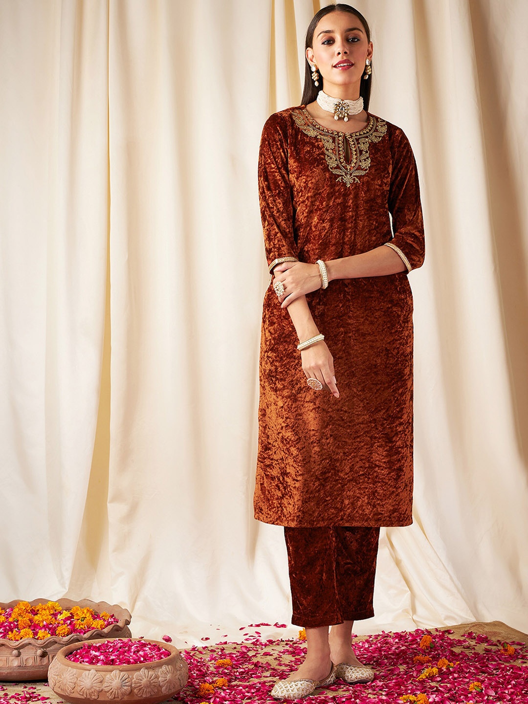 

Shae by SASSAFRAS Floral Embroidered Thread Work Grandeur & Majestic Artwork Velvet Kurta, Rust