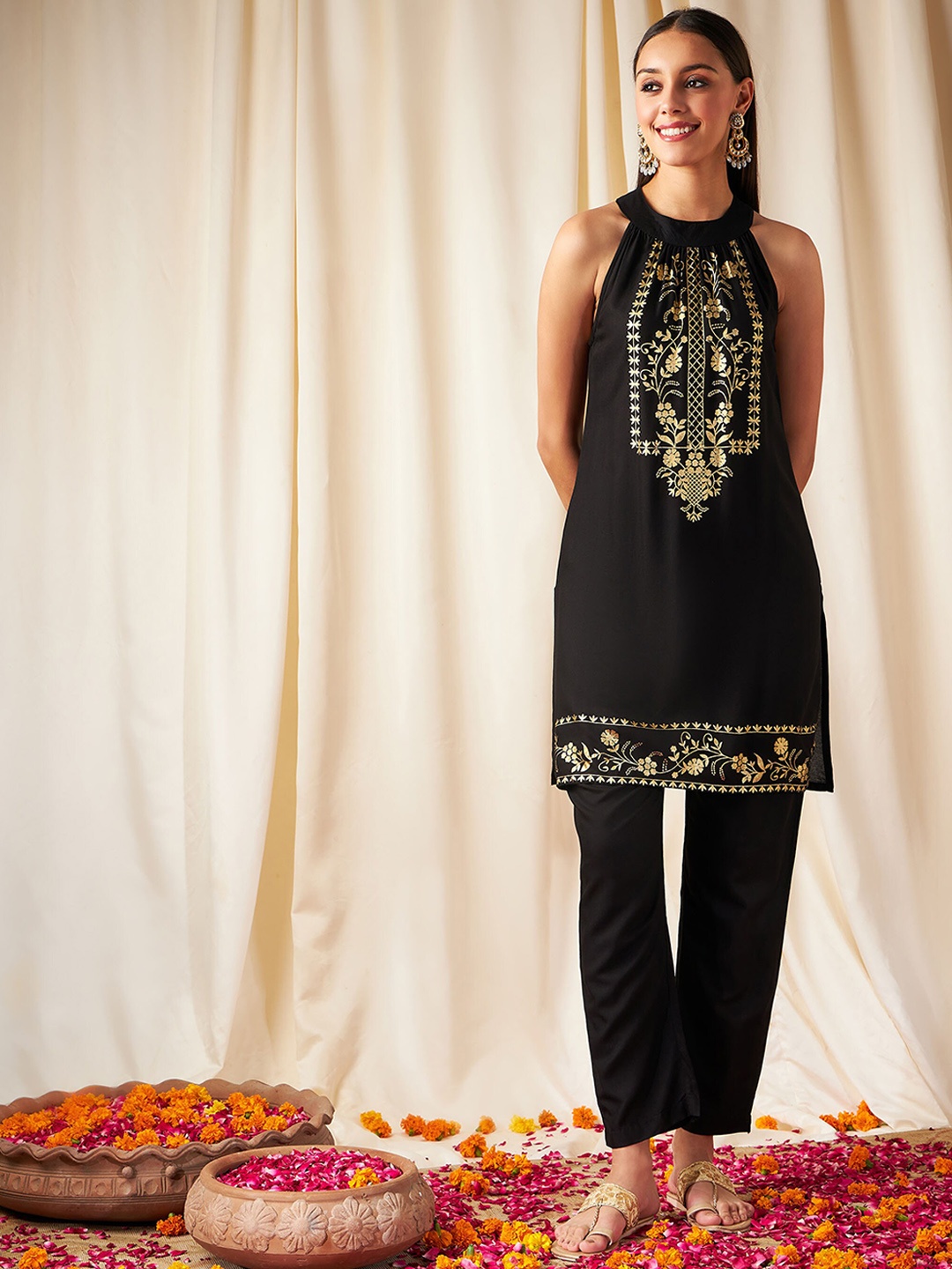 

Shae by SASSAFRAS Floral Printed Kurta with Trousers, Black