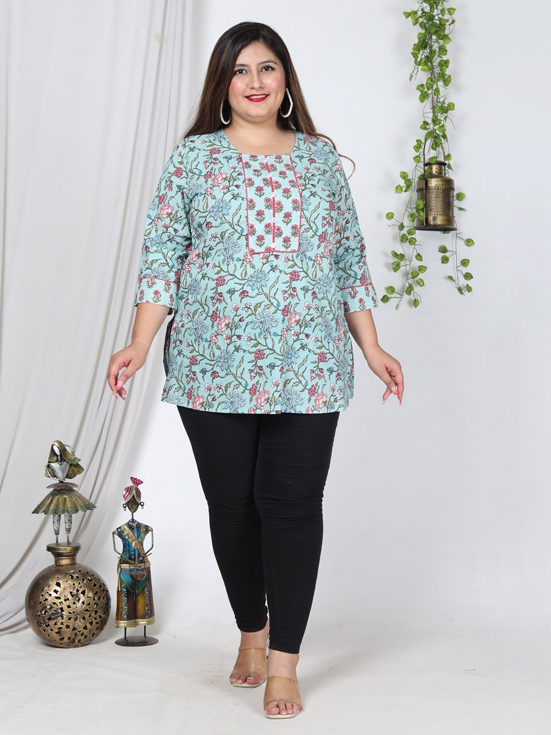 

Swasti Floral Printed Pure Cotton Kurti, Blue