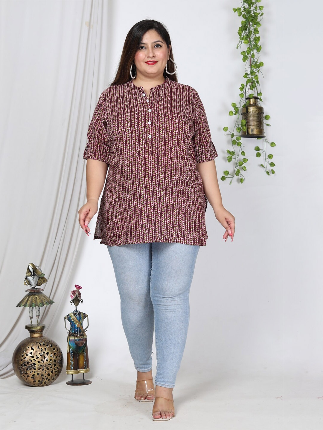 

Swasti Floral Printed Pure Cotton Kurti, Maroon
