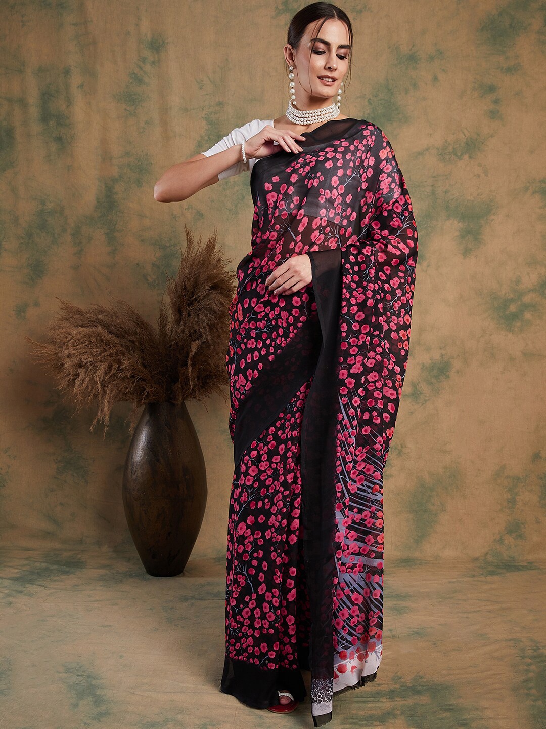 

Sangria Floral Printed Saree, Black