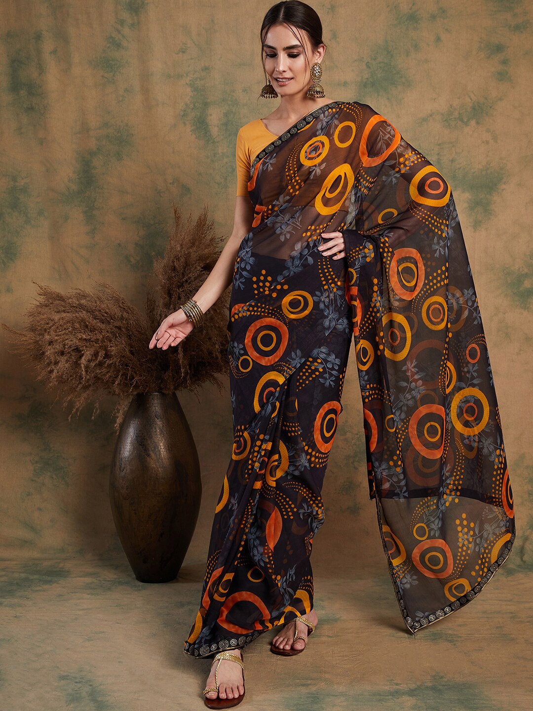 

Sangria Floral Printed Saree, Black