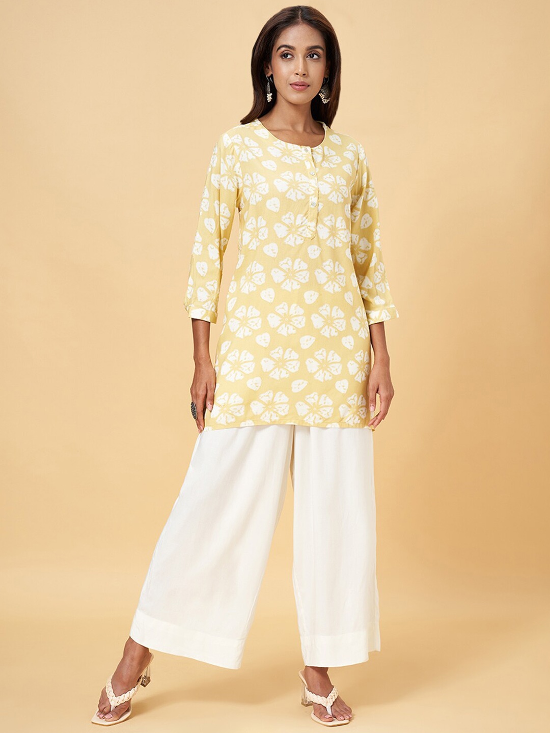 

RANGMANCH BY PANTALOONS Floral Printed Round Neck Tunic, Yellow