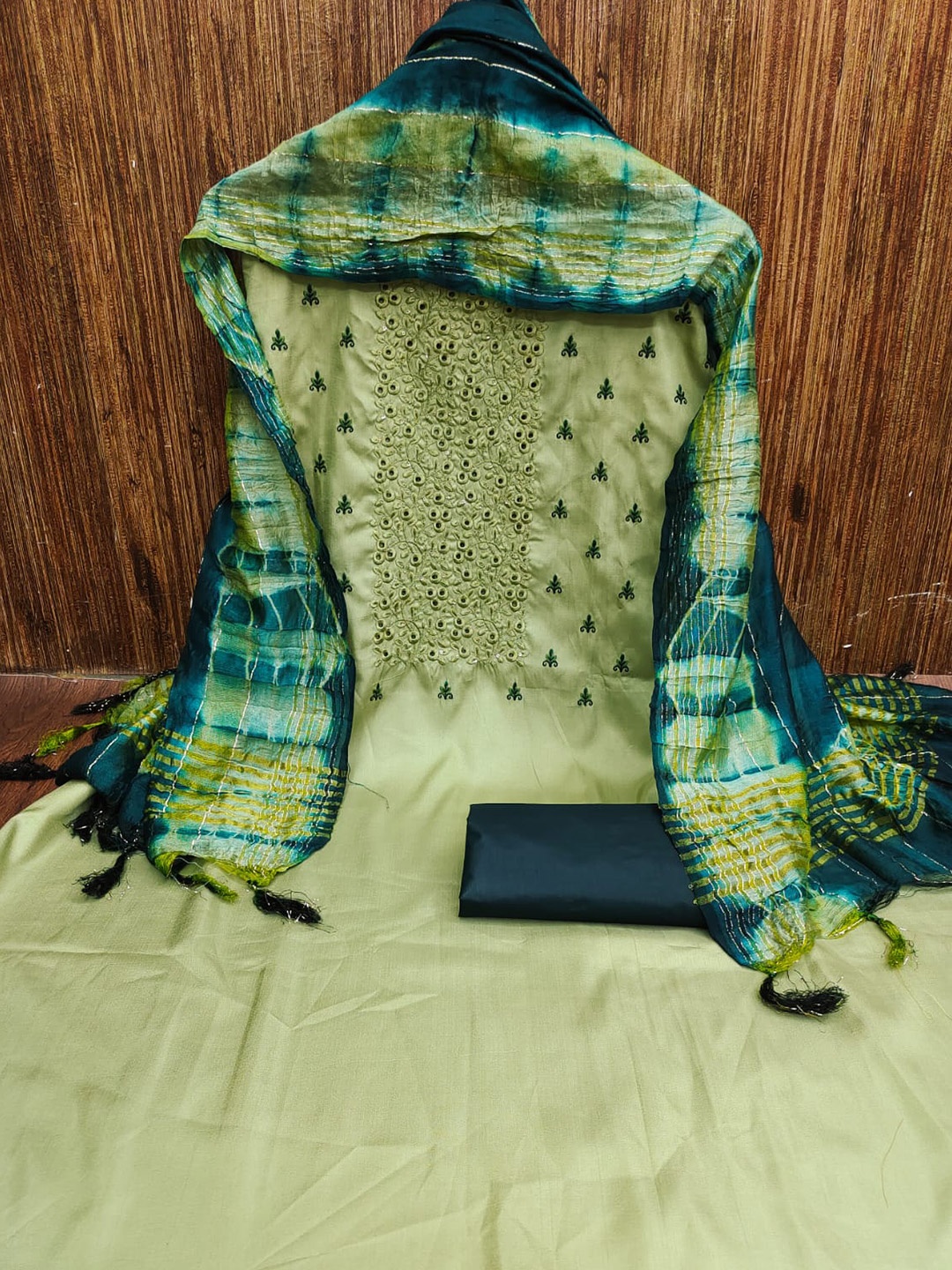 

ZEEPKART Ethnic Motifs Embroidered Unstitched Dress Material, Green