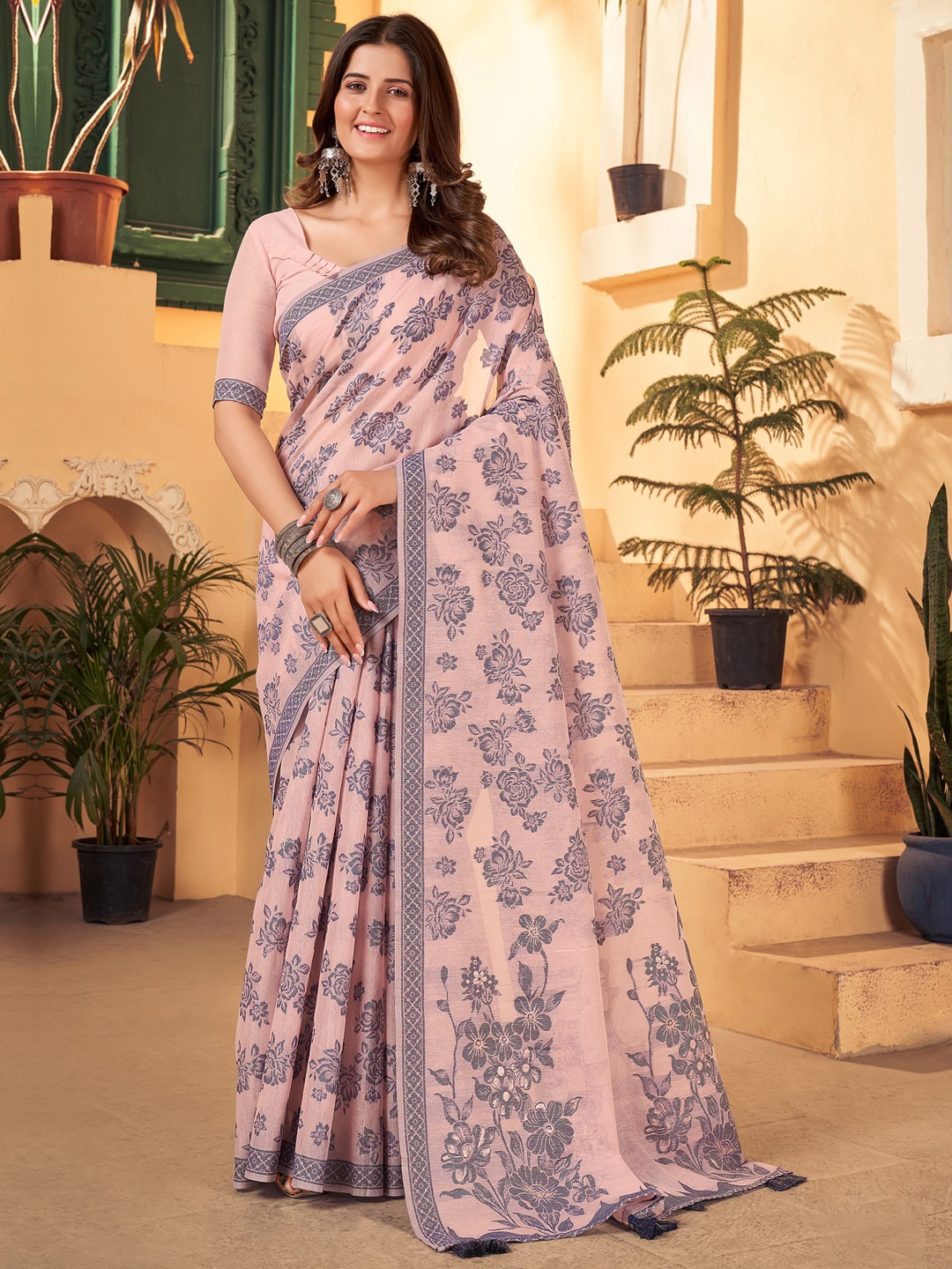 

Sangria Floral Print Woven Design Saree With Blouse Piece, Peach