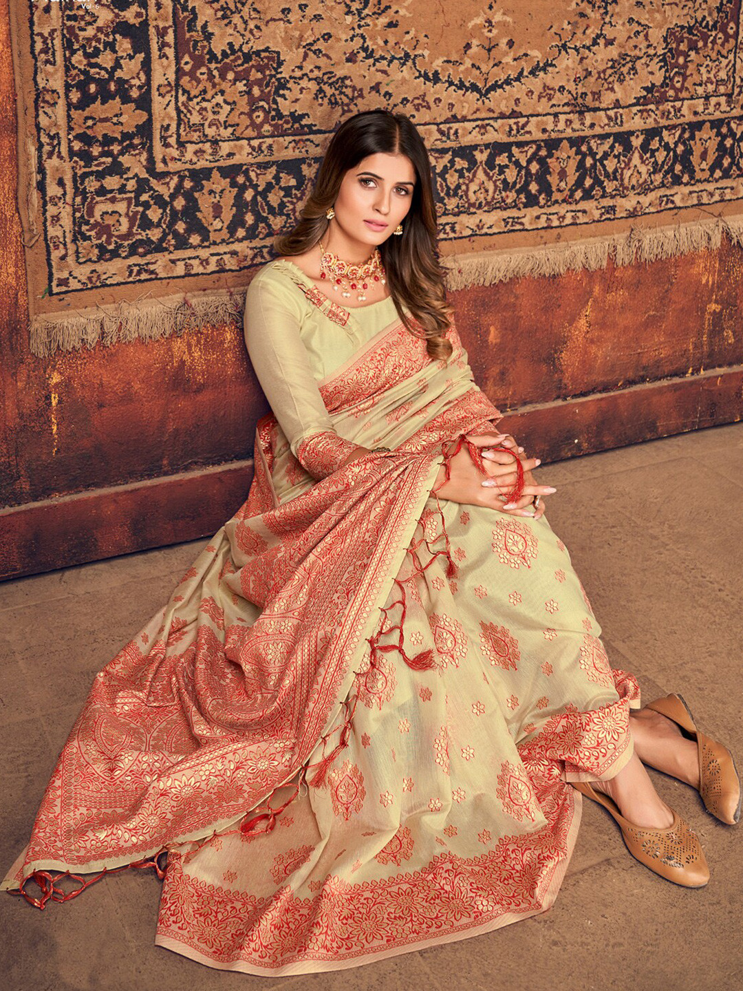 

Sangria Cream Floral Woven Design Saree