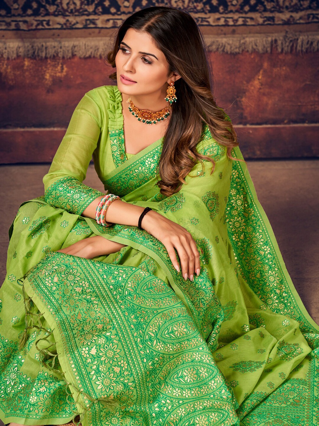 

Sangria Floral Woven Design Saree, Green