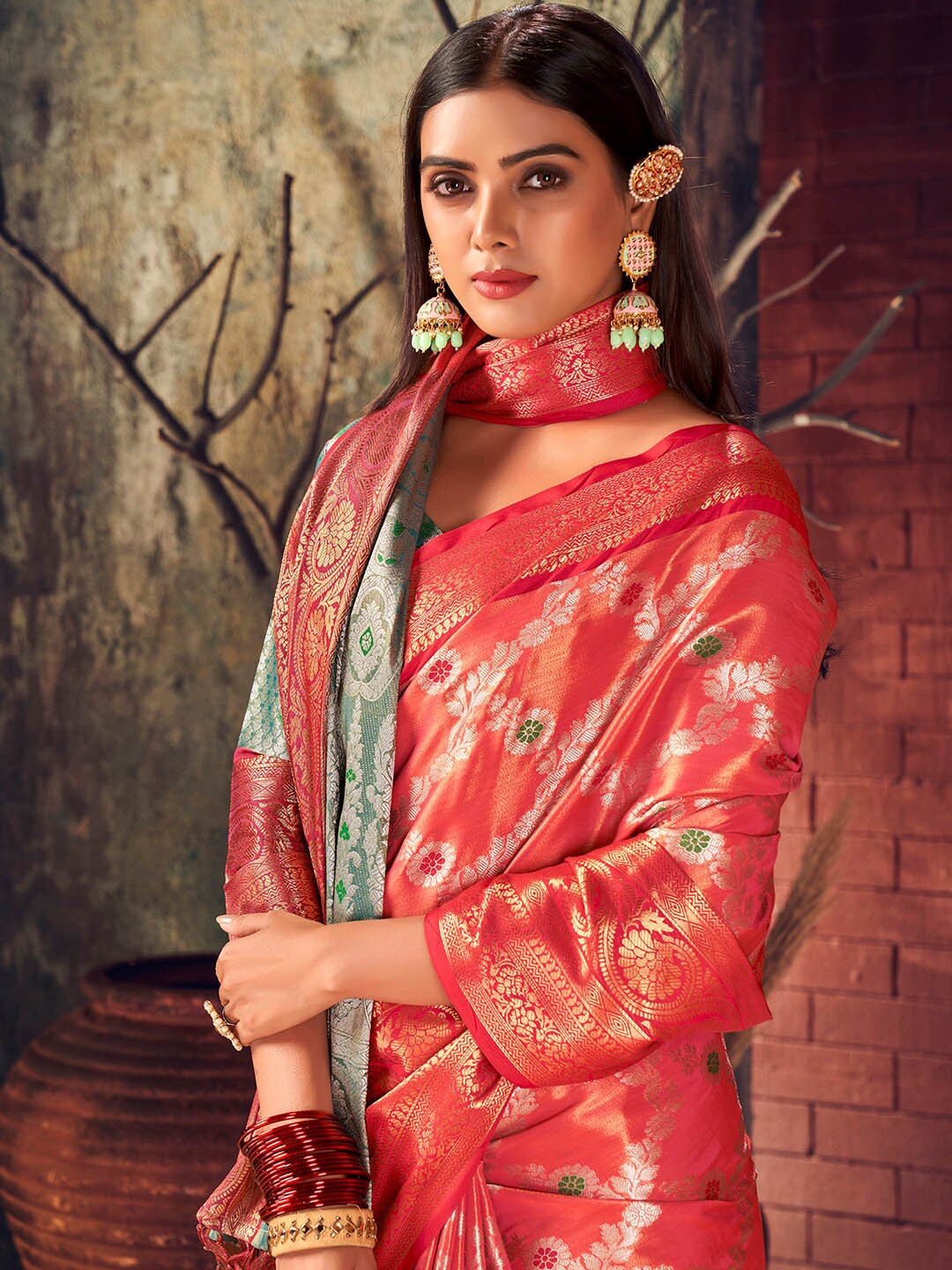 

Sangria Pink Floral Woven Design Zari Saree