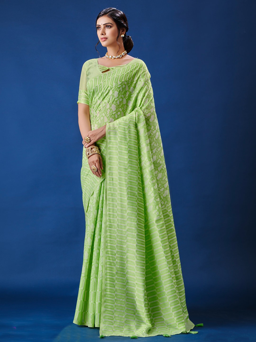 

Sangria Ethnic Motifs Woven Design Saree, Green